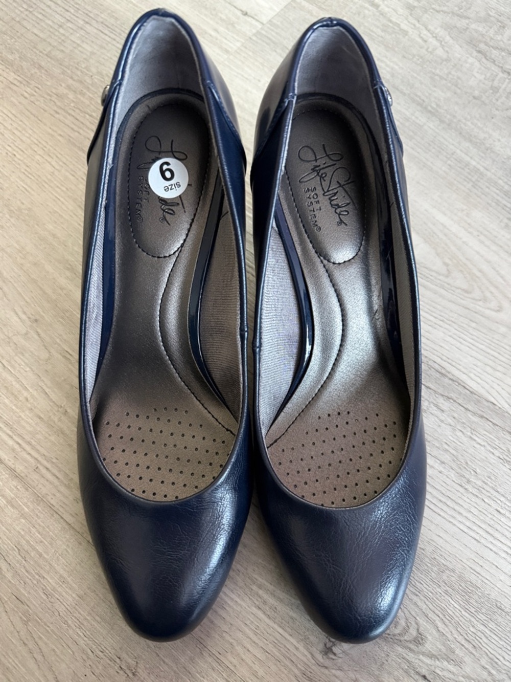 Life Stride Navy Faux Leather Mid Heel Pumps Size 9 - Picture 3 of 12